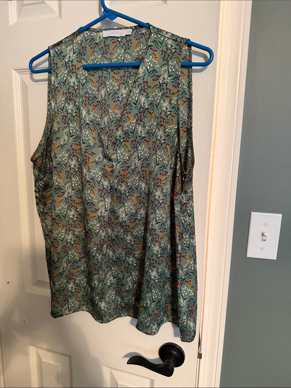 Sleeveless V-Neck Floral Tank Top - Green